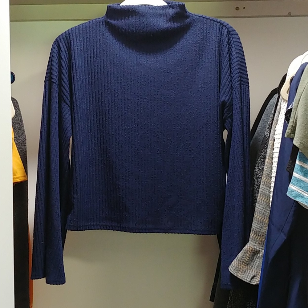 Low cow-neck long sleeve top